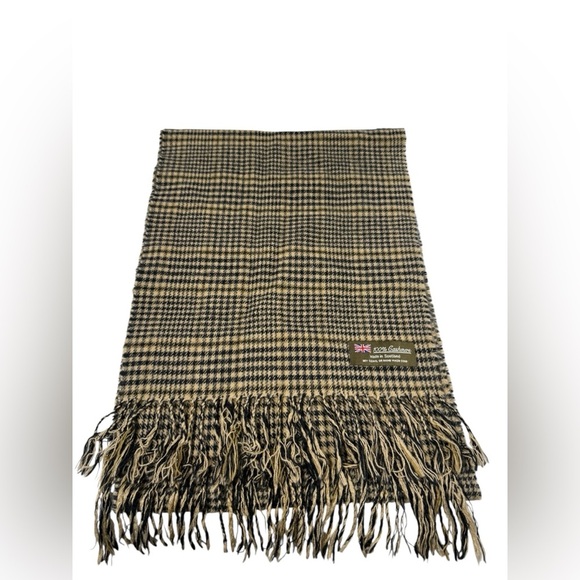 Cashmere Houndstooth Scarf with Fringe made in Scotland - Picture 1 of 3